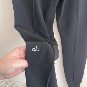 alo yoga pants